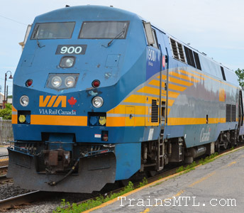 Locomotive VIA900 left side / coté gauche